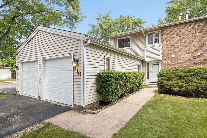 Front exterior, 216 Douglass Way, Bolingbrook
