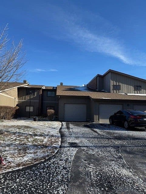 2S405 Emerald Green Dr Unit D, Warrenville, IL 60555