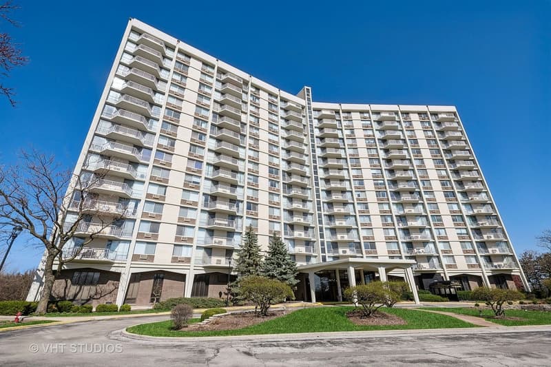 40 N Tower Rd APT 14A, Oak Brook