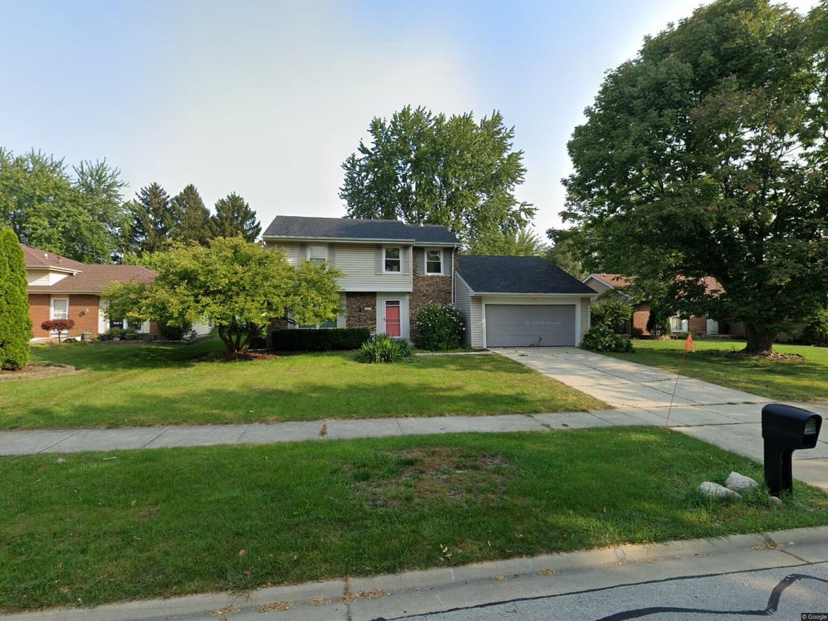 1435 Sunnybrook Dr, Naperville, IL 60540