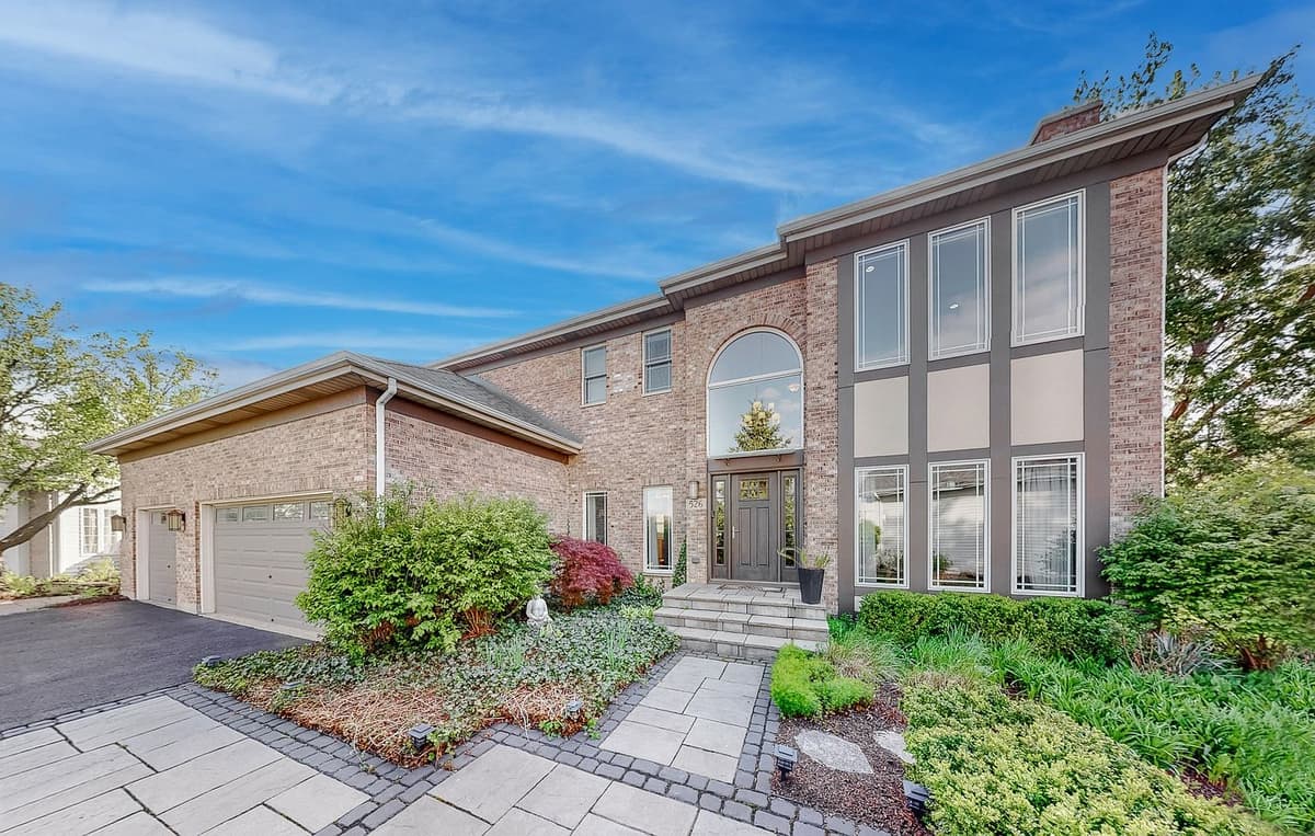 526 Spruce Ln, Lisle, IL 60532