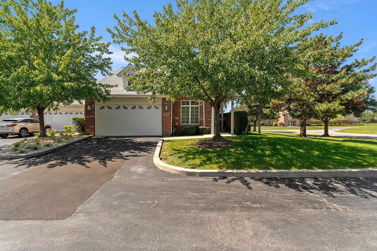 16082 Julia Courtyard, Tinley Park, IL 60477
