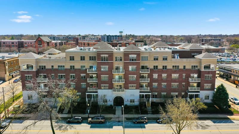 Front exterior, 965 Rogers St Unit 104, Downers Grove