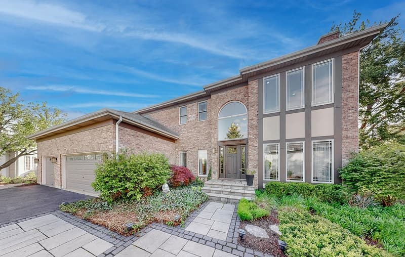 Front exterior, 526 Spruce Ln, Lisle